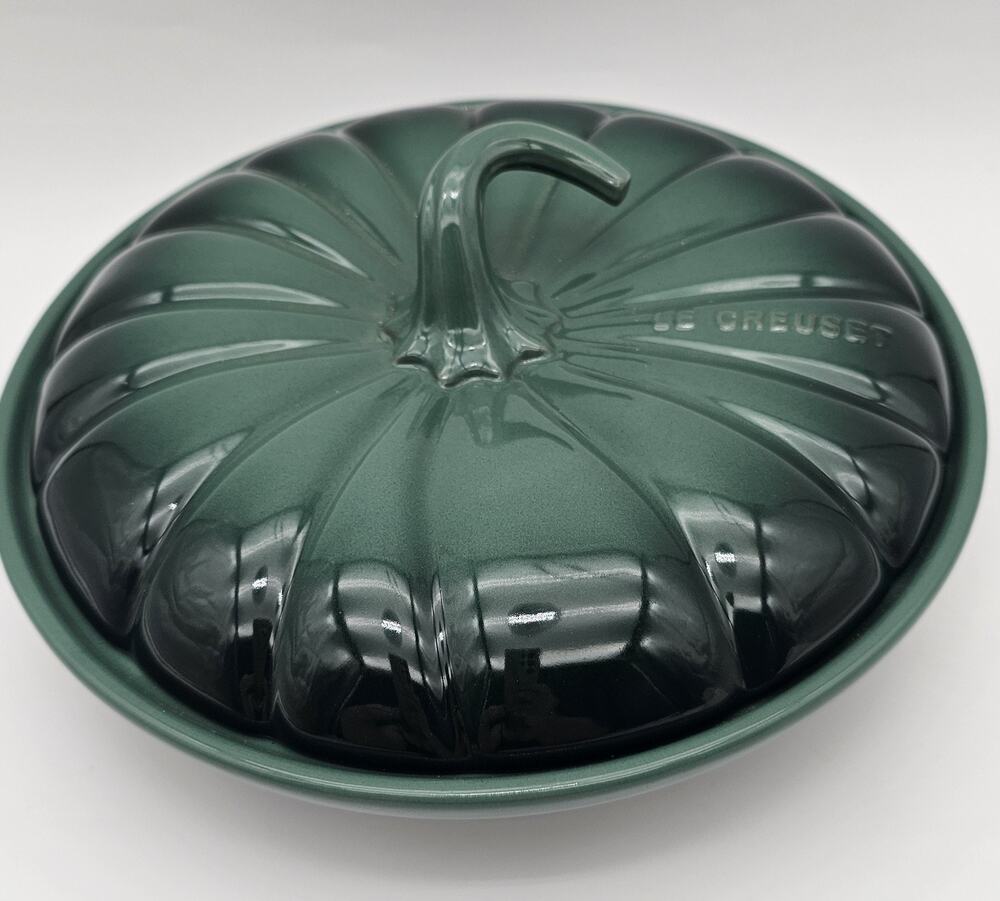 LE CREUSET Pumpkin Pie Dish W/Lid In Artichaut